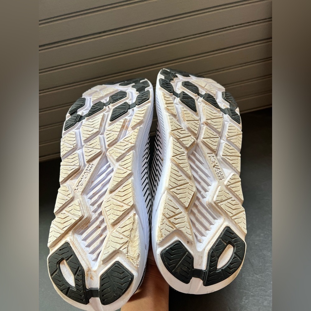 Hoka one one Men's rincon 2 Black and White Athletic Shoes size 11.5 - Picture 8 of 9